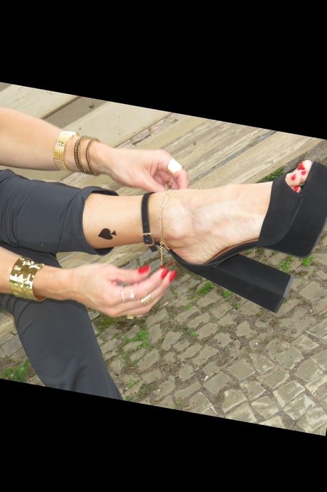 Momo Hotwife high quality actress img