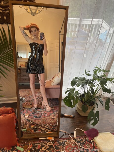 Molli s Bondage_ art model img