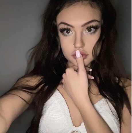 Hazel Jean model photo