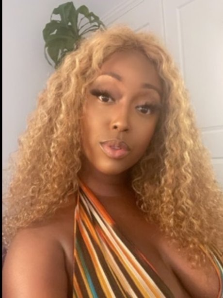 Glamazon Tyomi star sexy photos