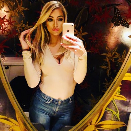 ObsessedwithMila erotic actress image