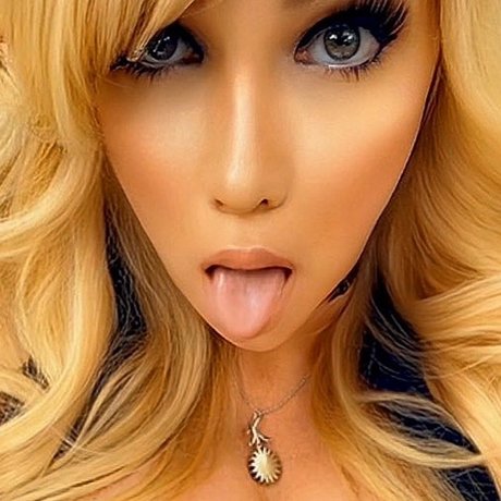 Kelly Pierce model naked img