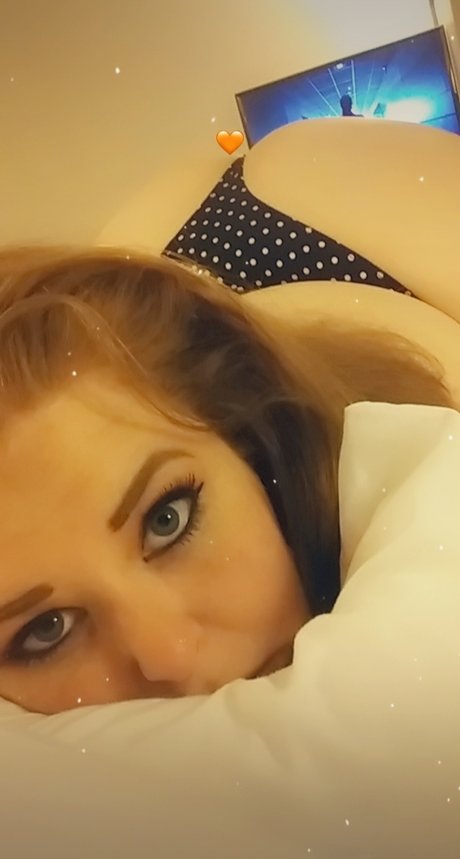 Mrs J Red aka Juicy Jade high quality model pics