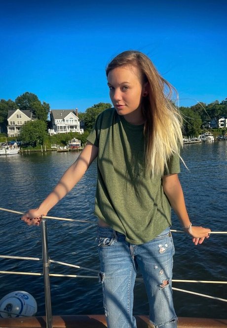 Brawniebee model pornographic galleries