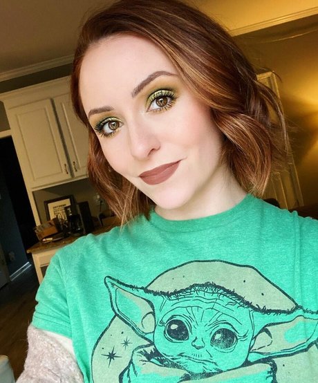 Mollie Damon naked star picture