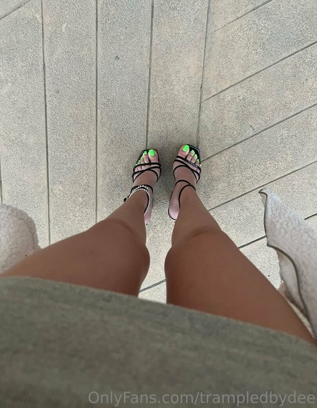 trampledbydee star nudes photo