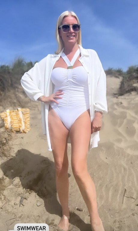 Denise Van Outen star nudes image