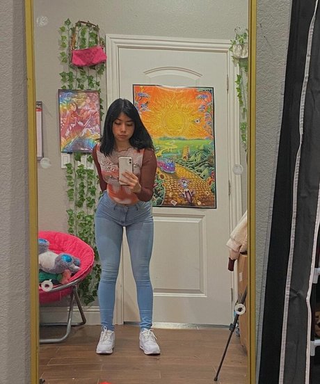 Luhhisa model adult photo