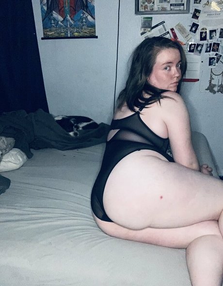 lingeriebabes pornographic model pic