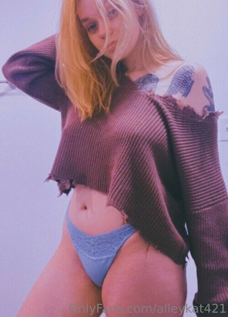 lleykt421 nudes model archive