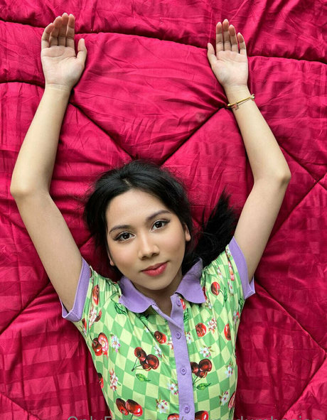 youngdumbasian high quality model image