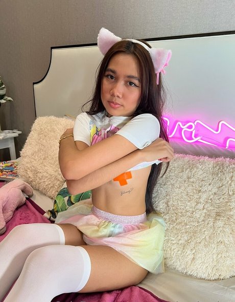 youngdumbasian nude model galleries