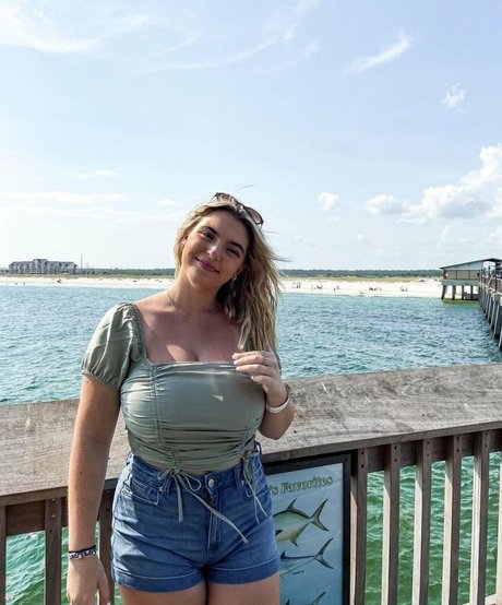 Sierra Bellingar nice pornstar pic