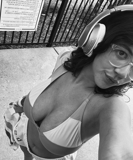 Savannah Straff art model pics