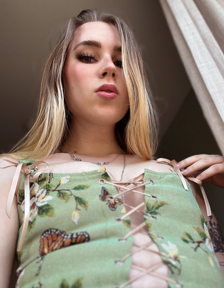 Qtee Foxx high quality pornstar pictures