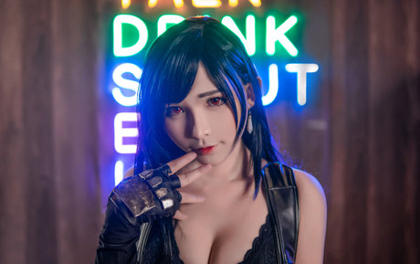 LightCos hot actress pics