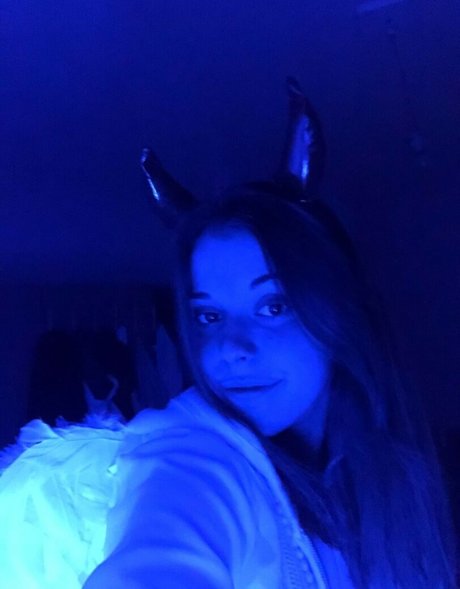 ellenofficial xxx model pic