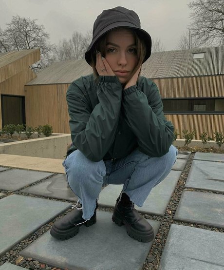 mallennnna art model pic