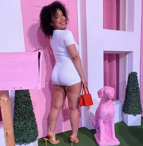 Feelinfree star adult pictures