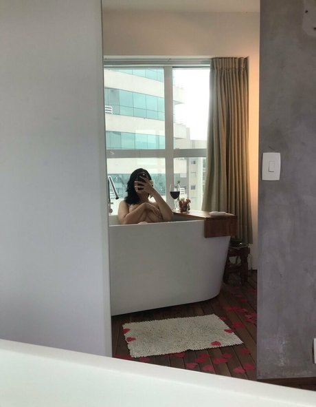 ellaarievilo sex model pic