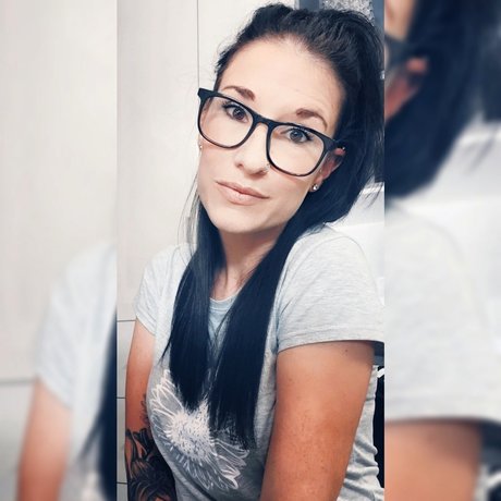 Dutch and Tatted perfect actress picture