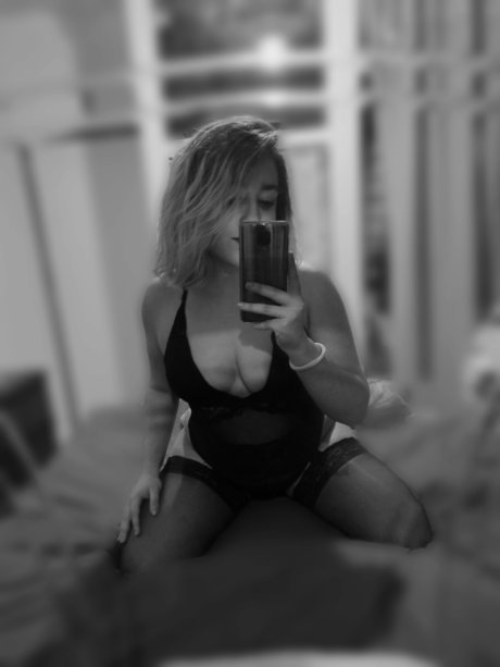 Dann Le n star naked photo