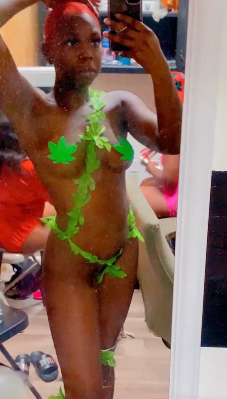 nina model art photo