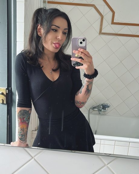 Enaolf sex model pic