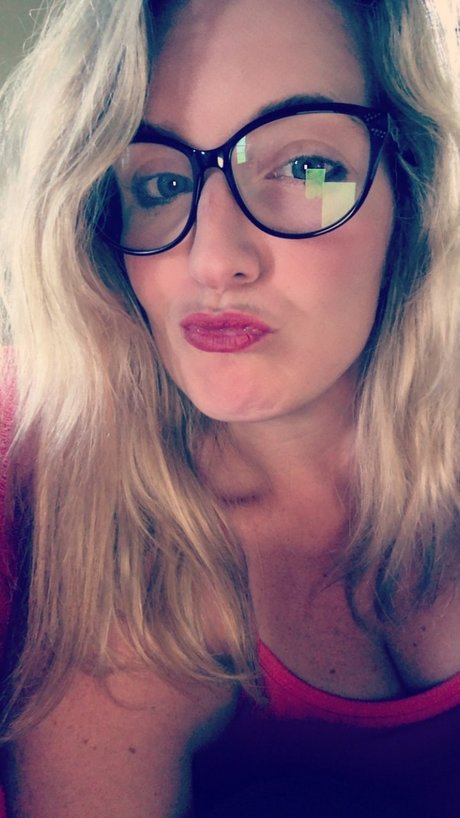 CurvyCaliGirlGoneSouth adult star pic