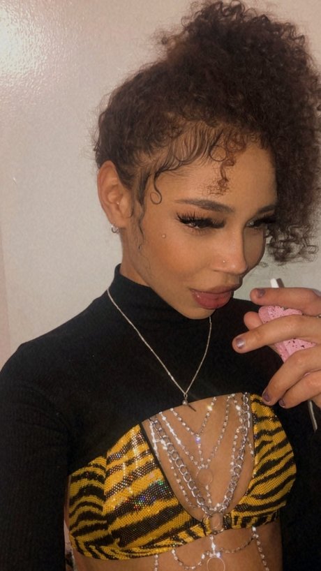 justdonutcare model perfect pictures