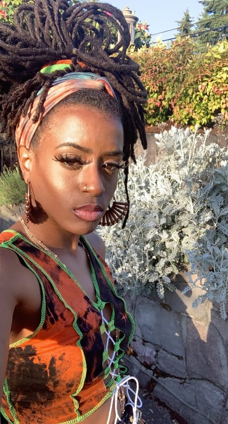 GODDESS RAVEN LOCS beautiful star images