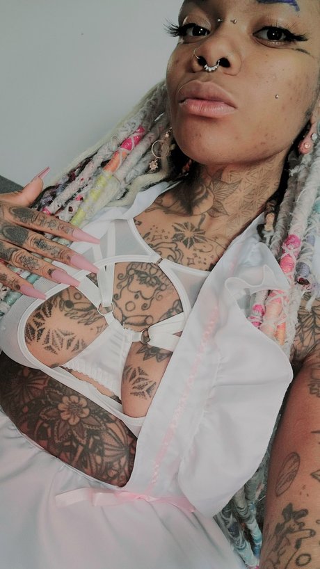 _Dollziilaah___Ad4x__Blak Bunny_ pretty star image