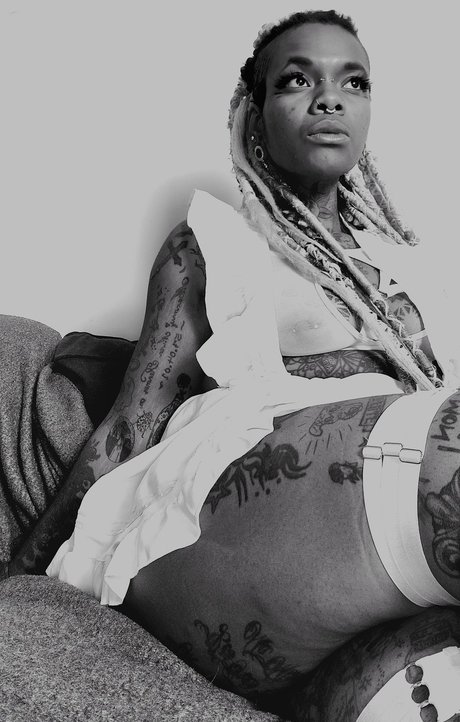 _Dollziilaah___Ad4x__Blak Bunny_ erotic actress image