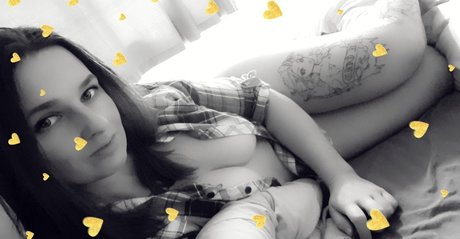 Curvie Emma star erotic pictures