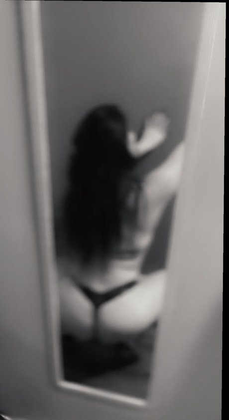 Dark Queen sexy pornstar images