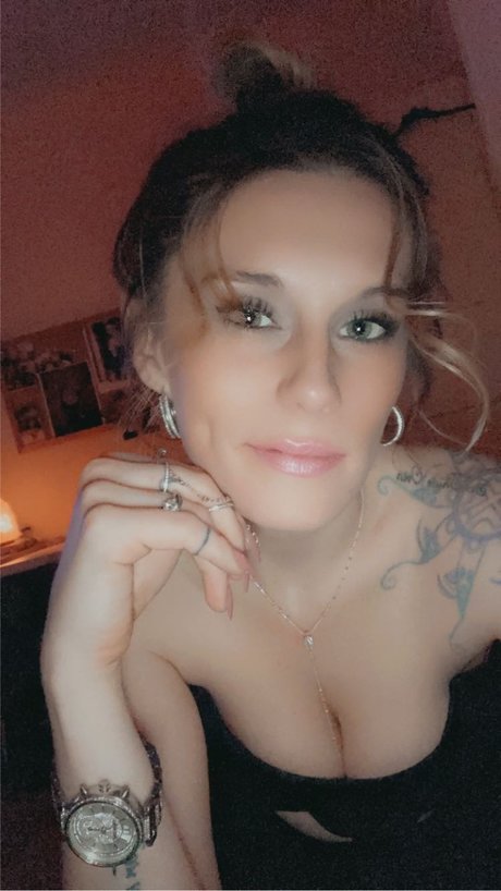 Dark Tanyon erotic actress picture