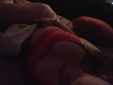 IMOAN BABE model nude pictures