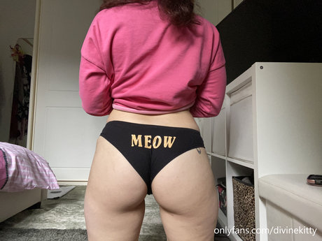 Alison Divine pretty model pictures