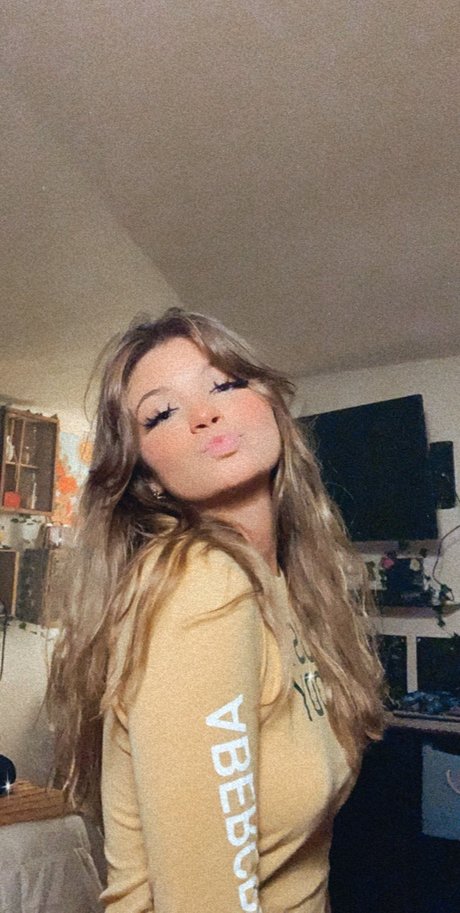 QueenDaphne nice actress pics