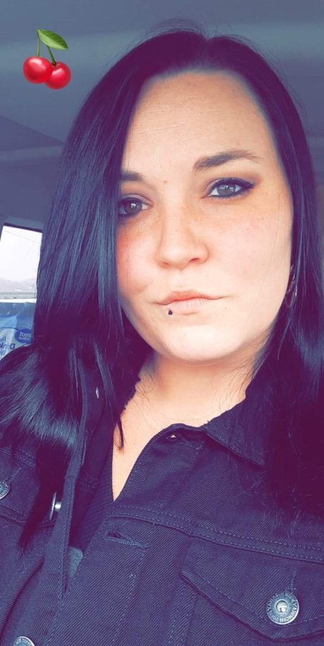 Loveless Cherry model naked pic