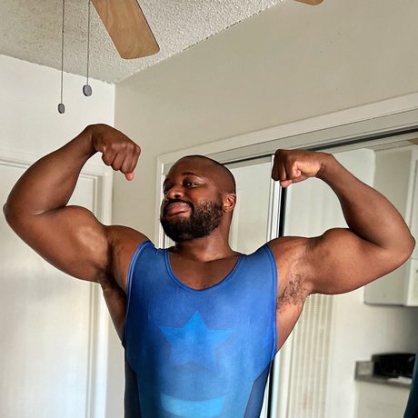 CocoaMuscle nude pornstar photos