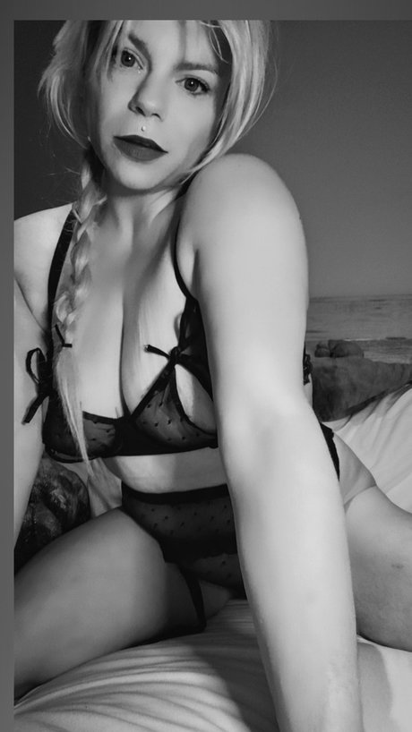 Sister Golden Hair_ pornstar nude photos