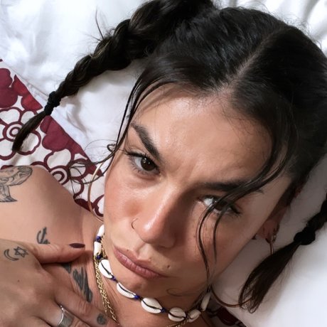 Hallie Parker exclusive star pictures