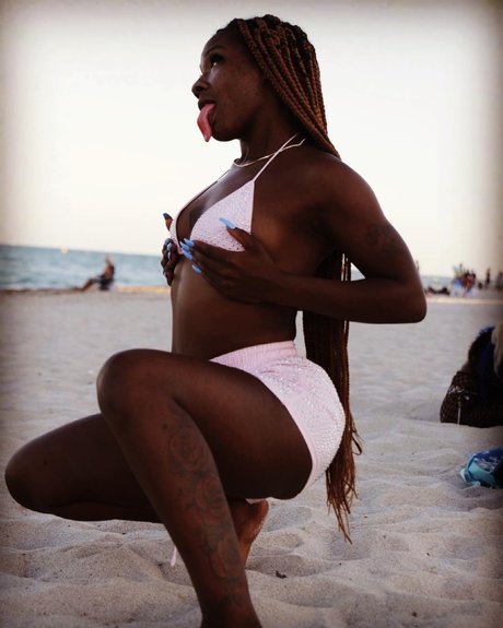 DEZYRE star naked galleries