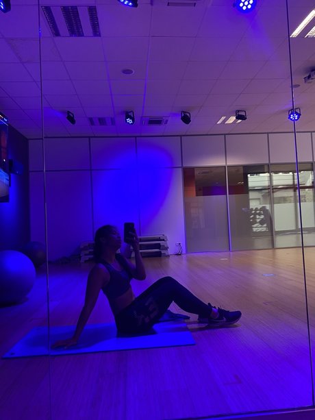 Natasha Zevanya model naked pics