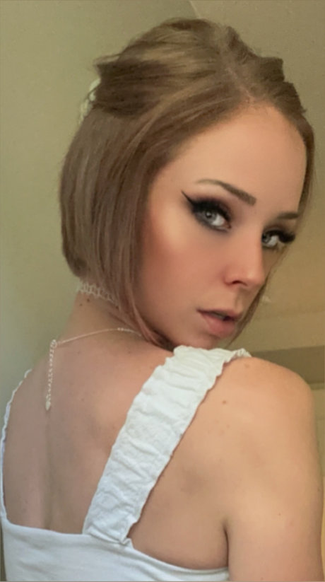 Lyra Dawn_ model hd image