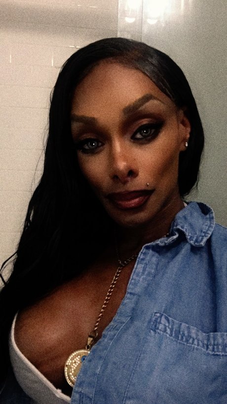 TS Natalia Coxxx model free pics