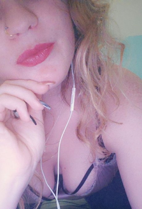 CurvyHottie pornstar exclusive pictures