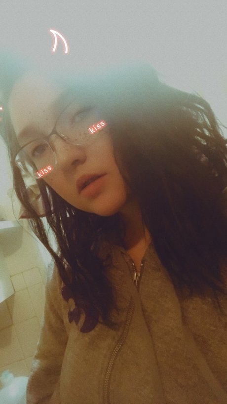 Meghan Simington hd model photo