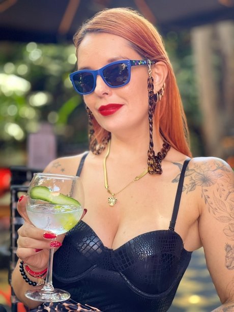 Una copa en alg n lugar de la ciudad_ model top img